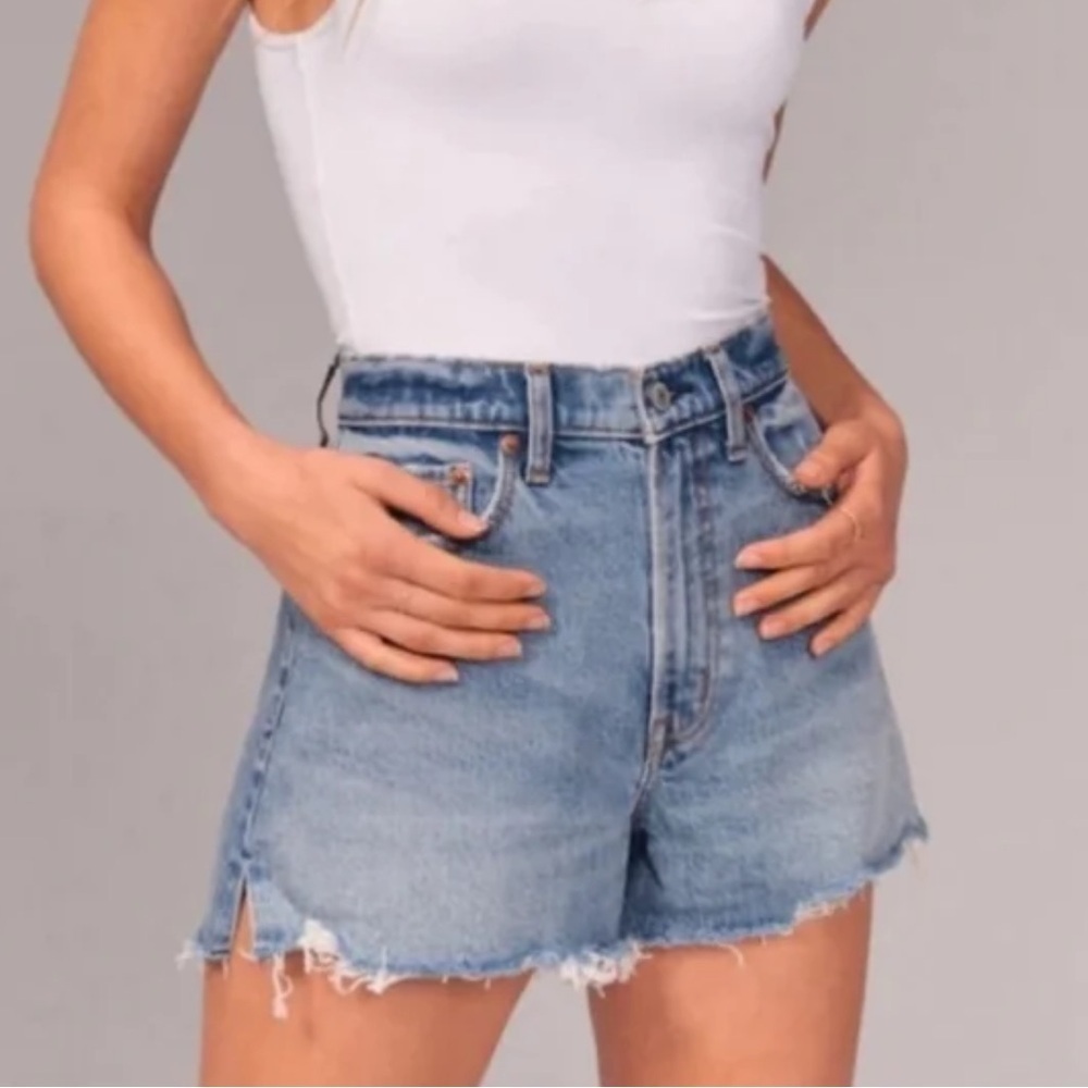 Abercrombie & Fitch The Cutoff Short High Rise Denim Medium Wash Raw Hem Size 28